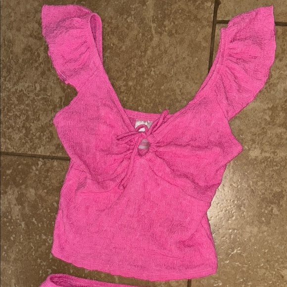 Pink Two-Piece Set with Ruffle Sleeves - Picture 3 of 4